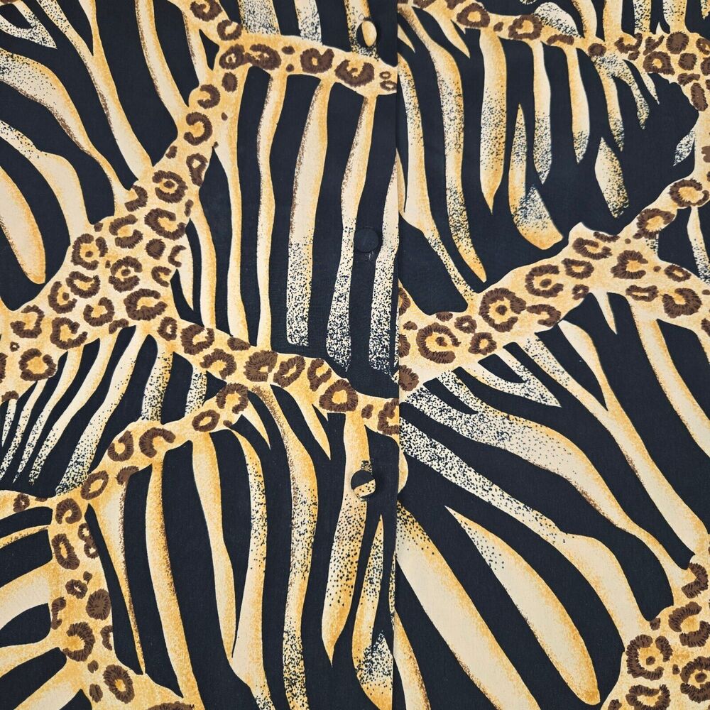 Vintage Le Caviar Womens Medium Blouse Animal Print Short Sleeve Slinky Flowy - Picture 5 of 11